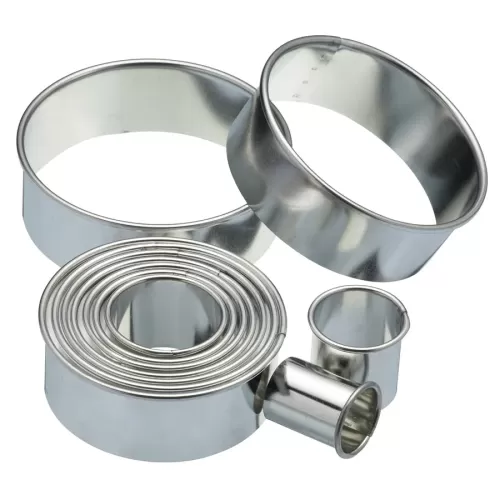 KitchenCraft Eleven Round Plain Pastry Cutters & Storage Tin - pack size 1